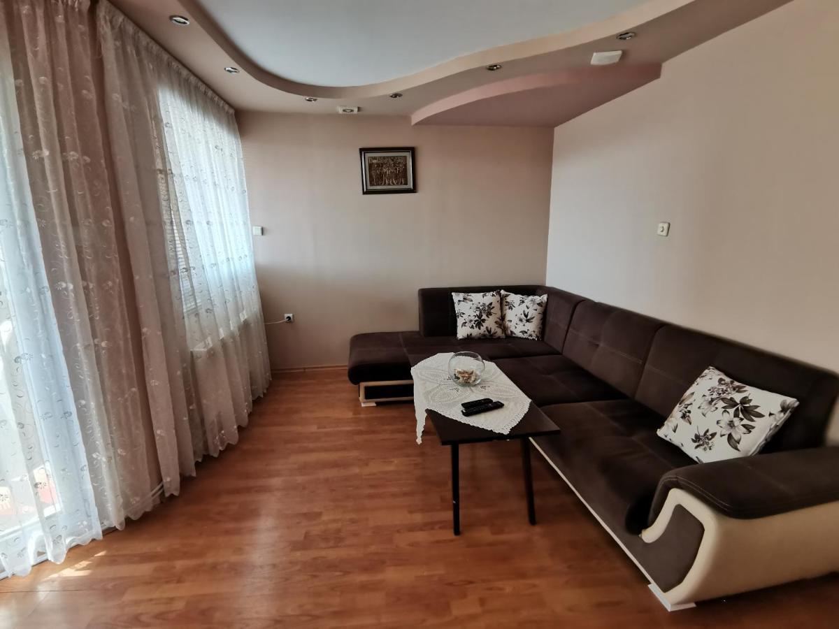 Central Apartment Targovishte Exterior photo